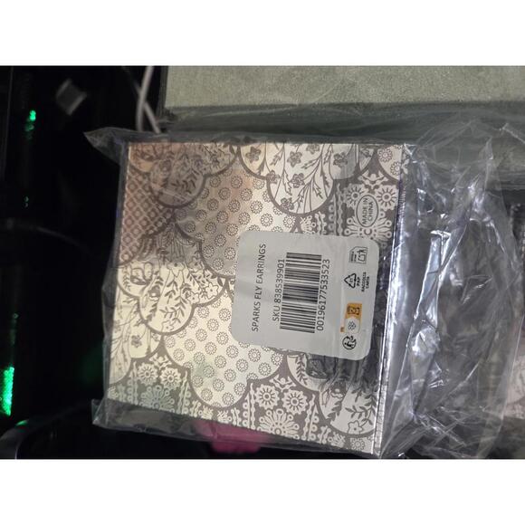 Taylor swift- Sparks Fly Gold Tone Pink Rhinestone Star Stud Earrings - Picture 3 of 4